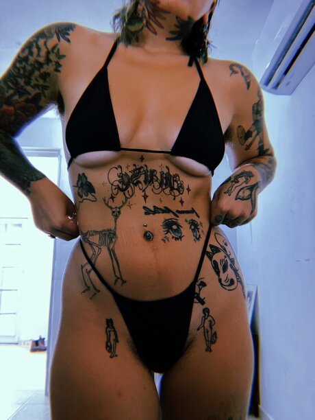 VaporWaveBabe naked actress picture