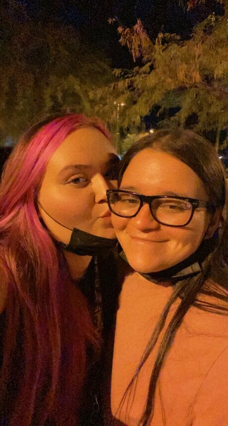 Stonerlezies star exclusive pictures