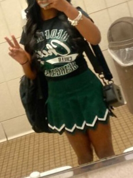 Lil Mami adult model photo