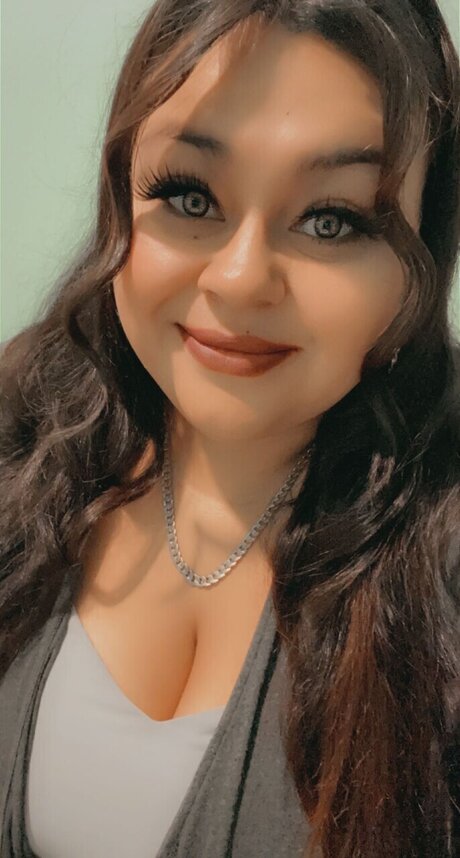 Vanessa Garcia pretty actress image