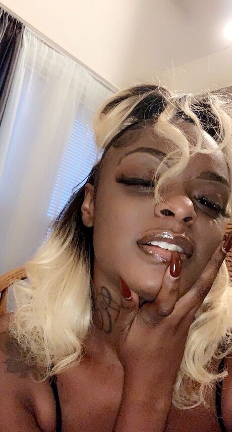 Essgucci hot pornstar pictures