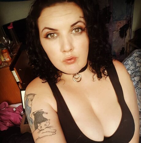 isla cameron nude actress pic