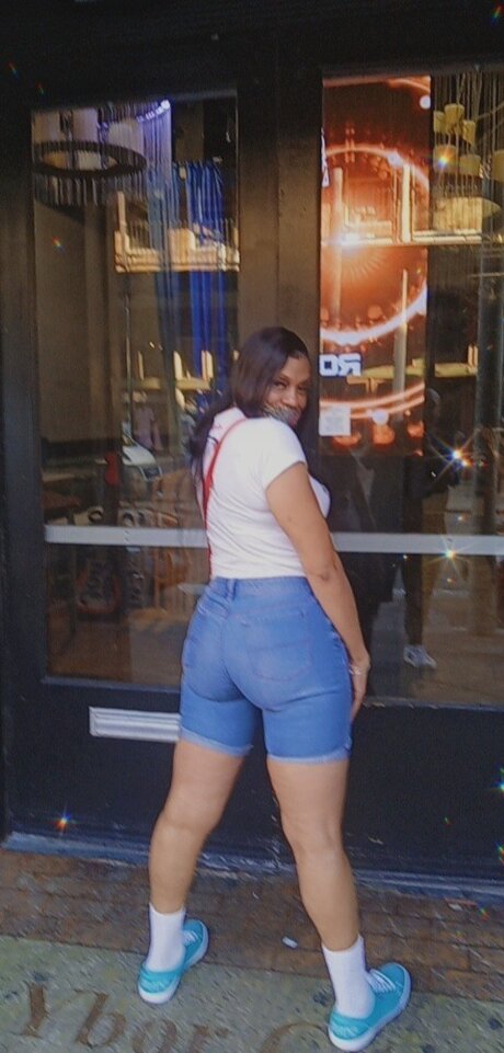 FreakyDominateFemme naked star photo