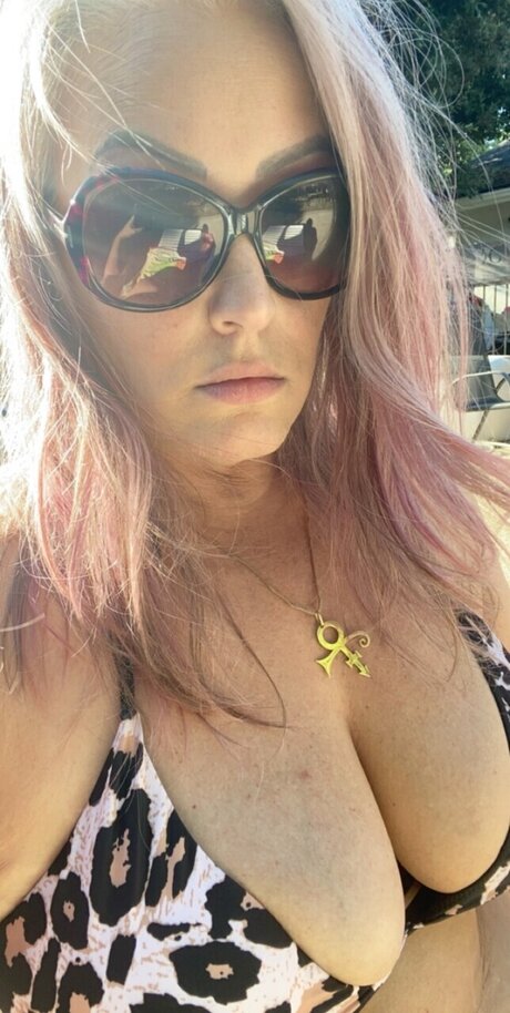 VanessaRisi free actress photo