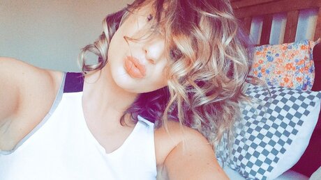 Ella berry pretty model img