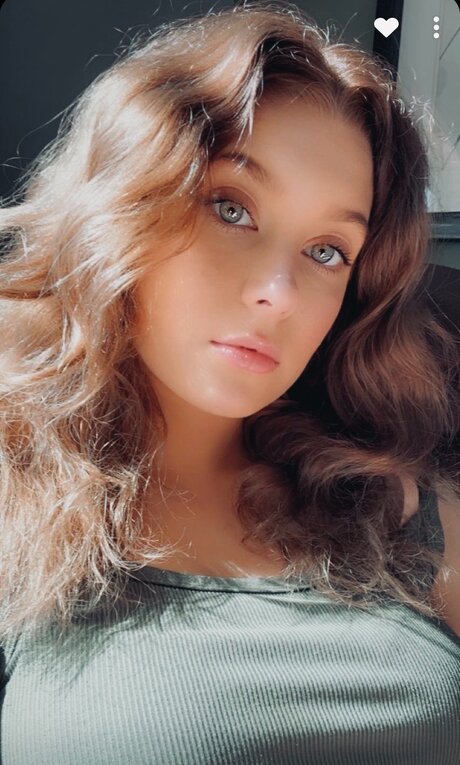 Ella Blossom nudes actress image