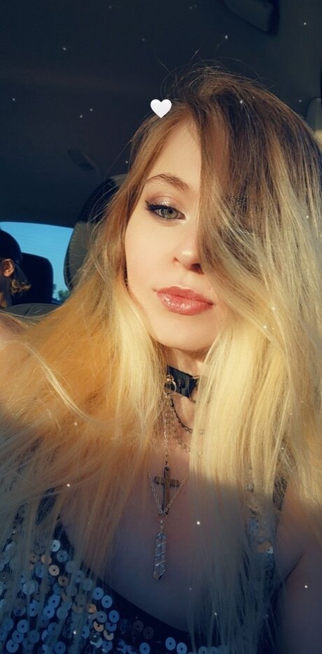 Elayna Prescott hot model image