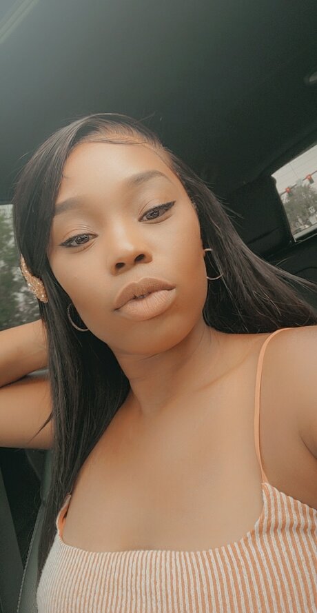 SuuupaThick model hd picture