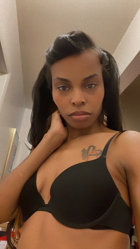 Muhmoney pornstar nude pic