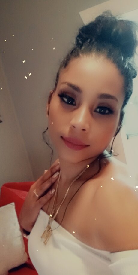 Melly eats pornstar photo