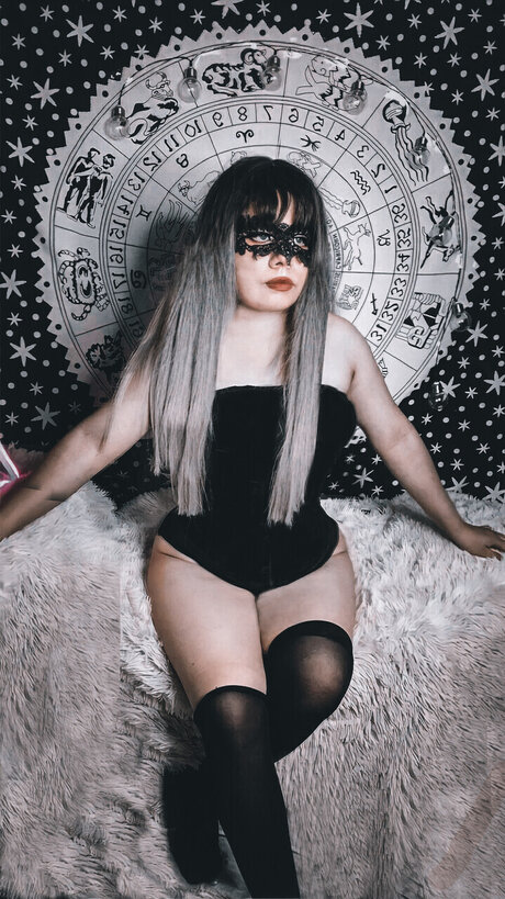 Kat Atelier sexy model pic