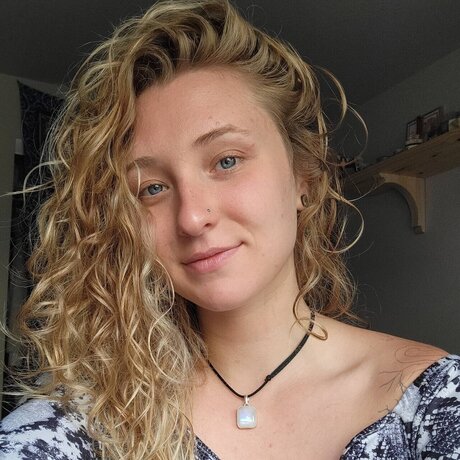 Ivy Climbs high quality model pictures