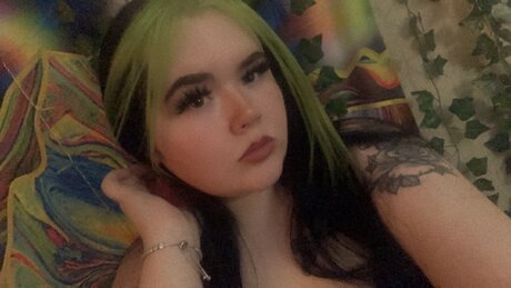 Karolyne beautiful actress image