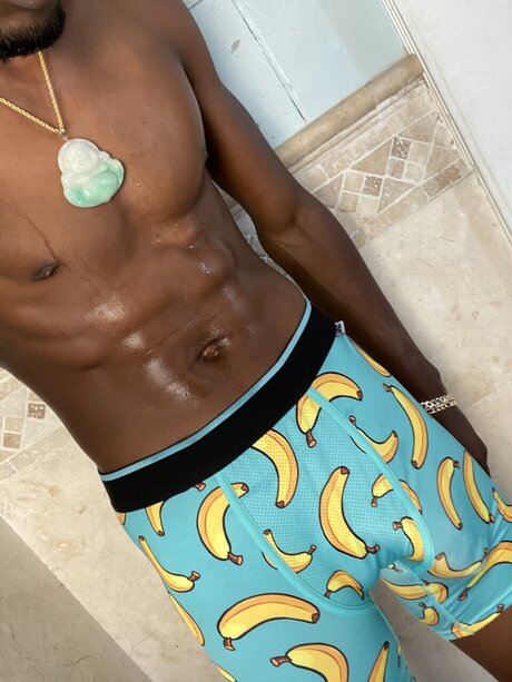 Mu Tha Great model erotic pics