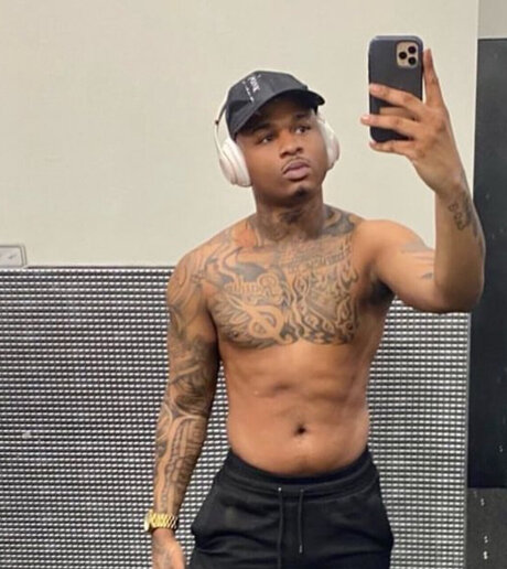 21_ model nude image