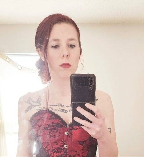 Elexisbabe naked star img