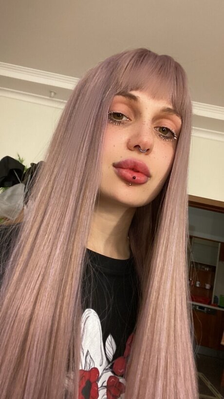 Weed Wave model sexy pics