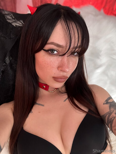 Shameless naked pornstar pic