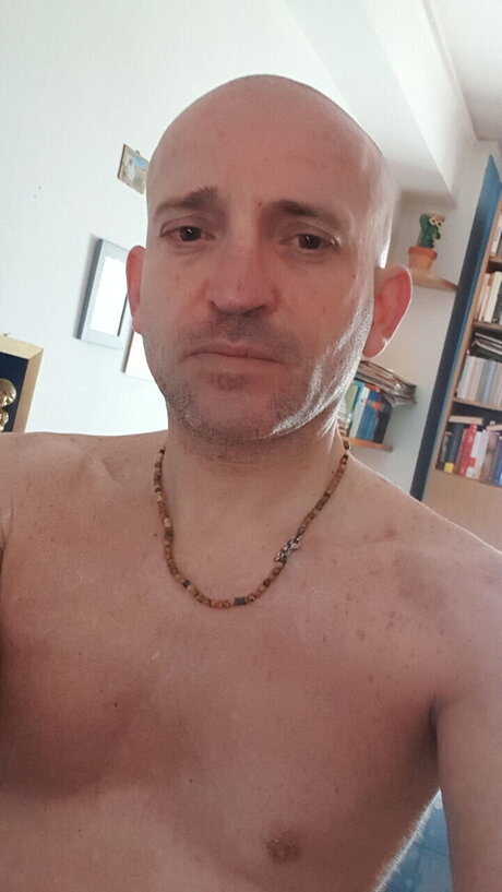 michevecc nude actress photo