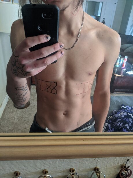 V67Y beautiful model pics