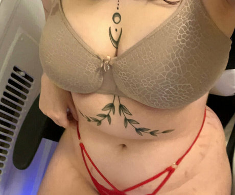 eekhat pornstar naked photo