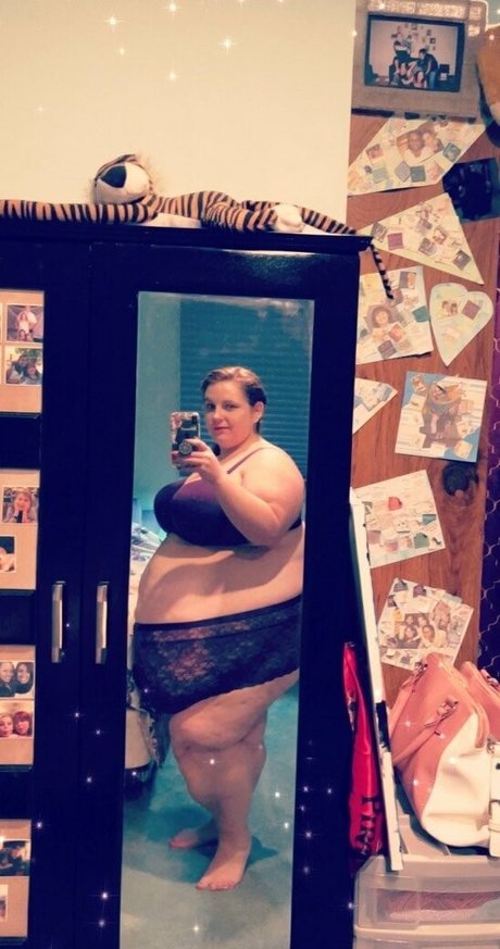 celiabbw naked model img