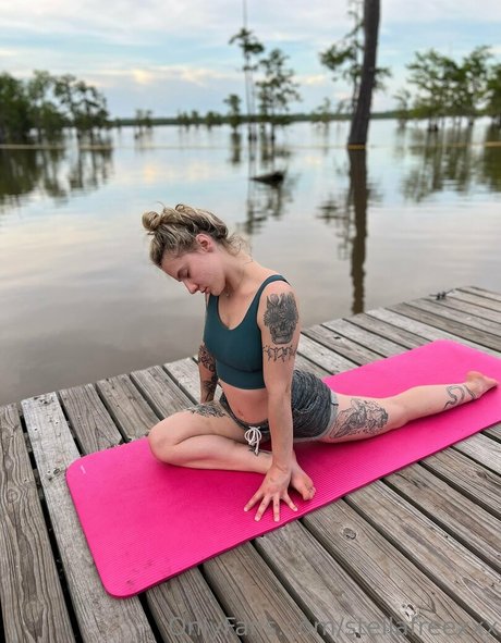 stellafreexxx naked model picture