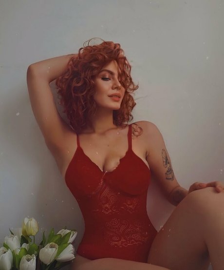 Foxy Bellyne adult star pic