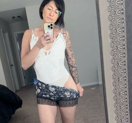 themrsnextdoor2 0 adult model img