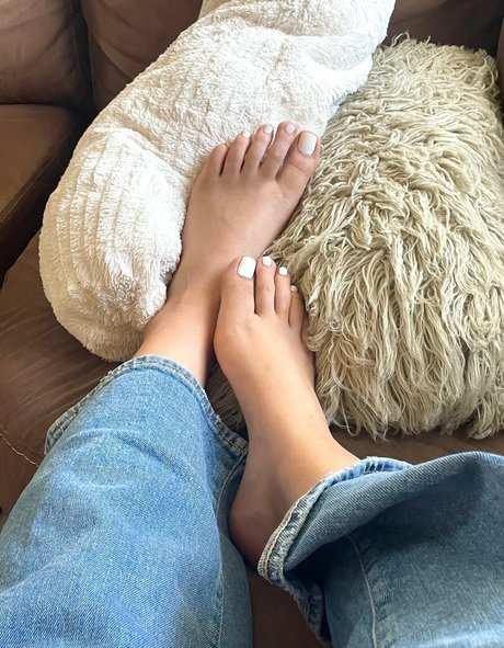 anafeetish pretty star photos