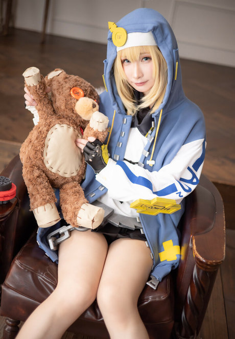 Atsuki sexy actress image