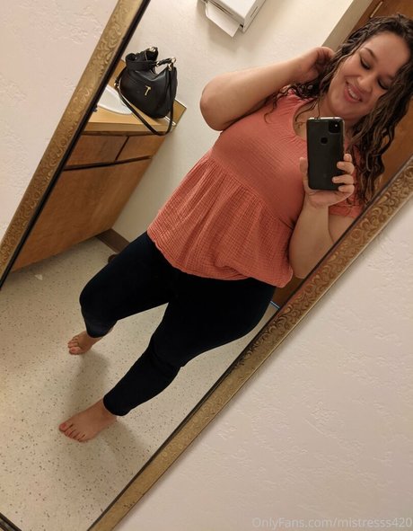 mistresss420 pretty model img