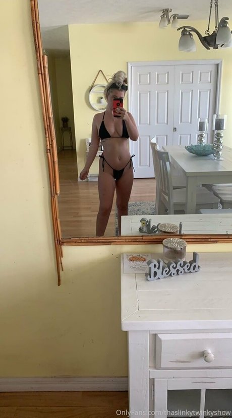 thaslinkytwinkyshow star nude galleries