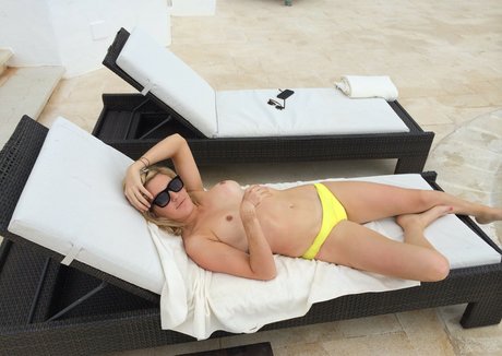 Ellie Goulding pornstar naked image