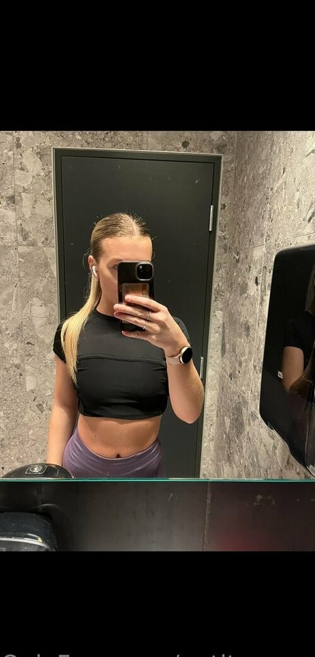 petitesexysilje model nude images