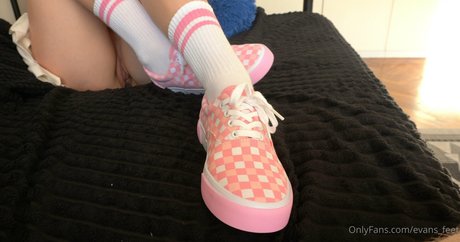 evans feet Profile pic