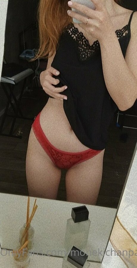 moneki star naked pictures