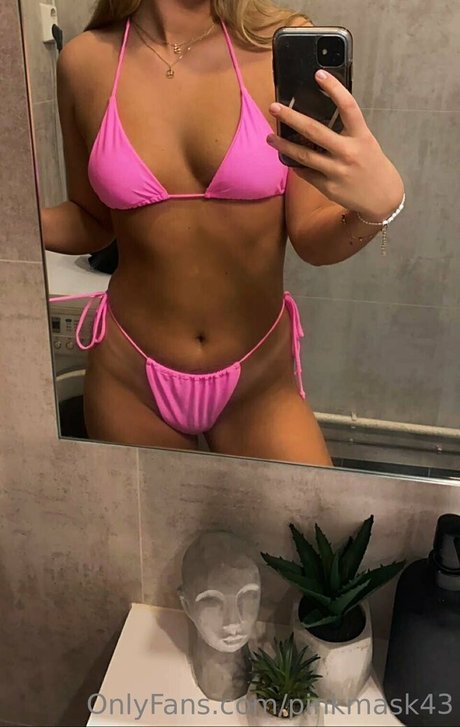 pinkmask43 high quality model image