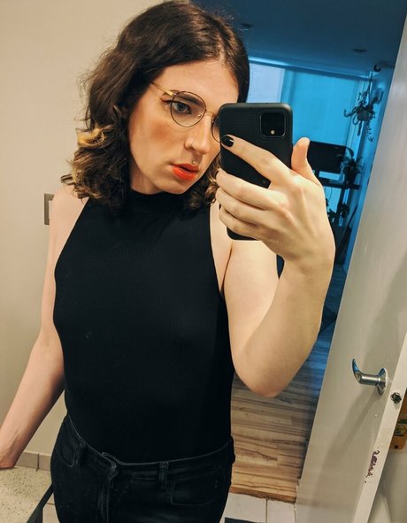 wildflowerfaye nude model pics