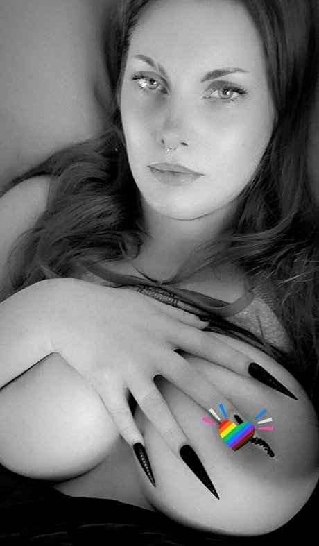 Rainia Belle naked pornstar images