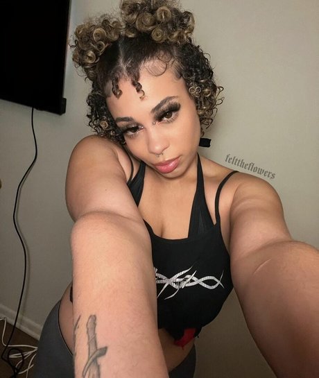 flowers erotic pornstar img