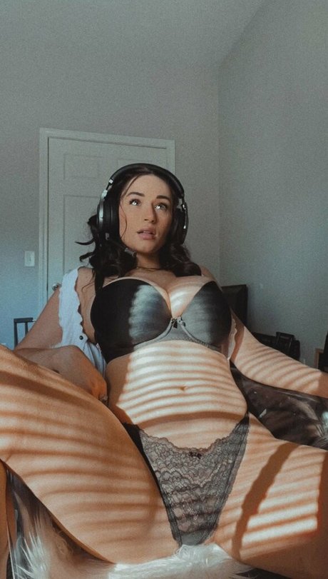 KingAuraTV best model pic