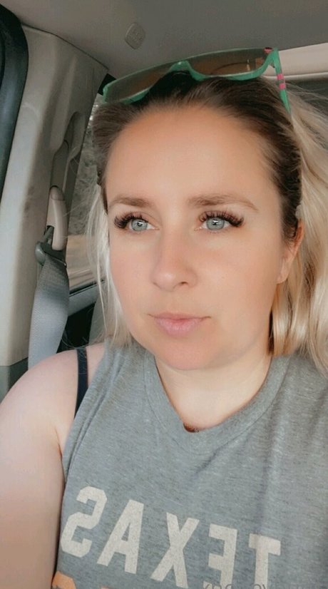 Txhoneybuns star porn photos