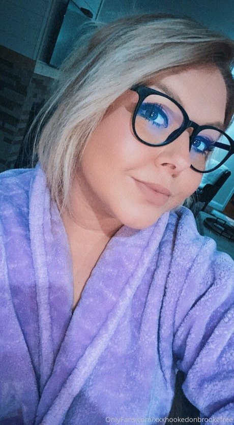 xxxhookedonbrookefree star images
