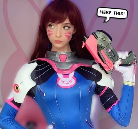 Toxic Tenshi erotic model pic