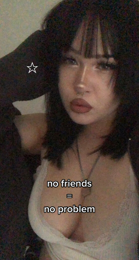 Hellok1ttyslvt nude actress pictures