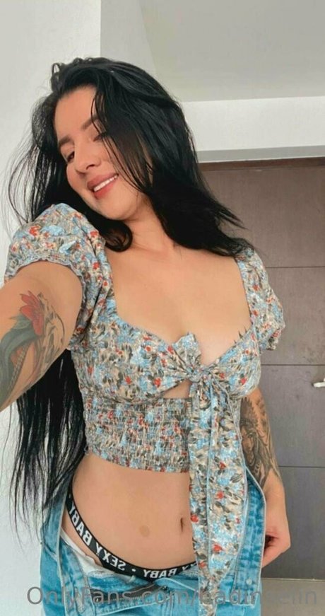 nadinselin model hd images