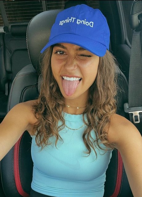 tiny onlyfans beautiful images