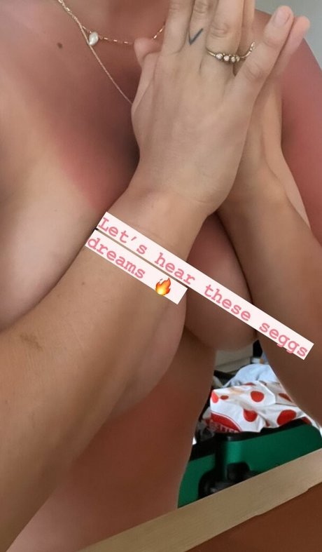 Comfortableinmyskin model porn picture