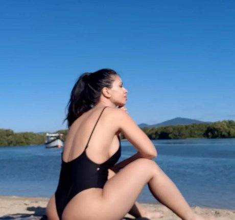 Sandy Capetinha naked actress photo